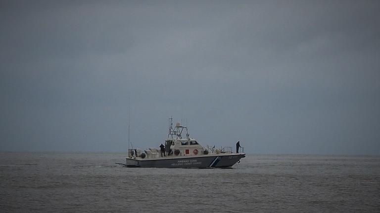 Βύθιση φορτηγού πλοίου στη Λέσβο - Eντοπίστηκε σώος ένας ναυτικός 