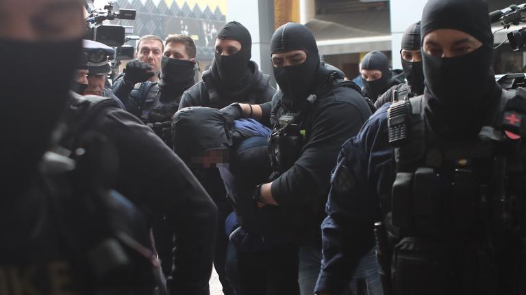 Ενώπιον της ανακρίτριας ο 18χρονος για την επίθεση εναντίον αστυνομικού -  Τι φέρεται να υποστηρίζει