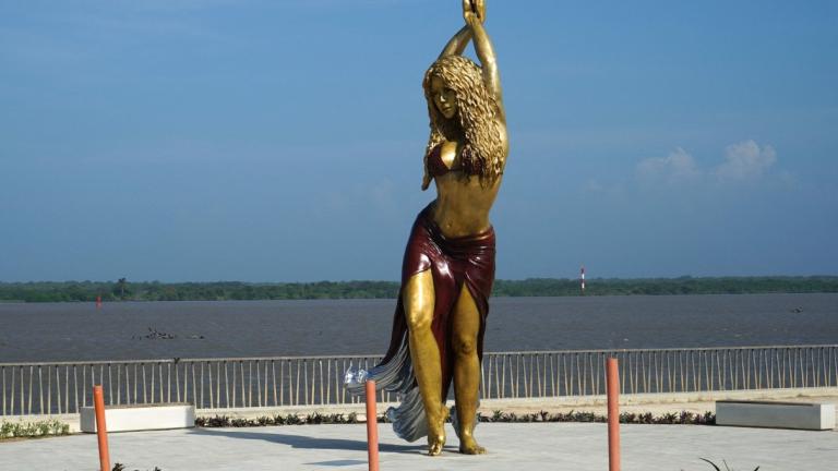 shakira statue