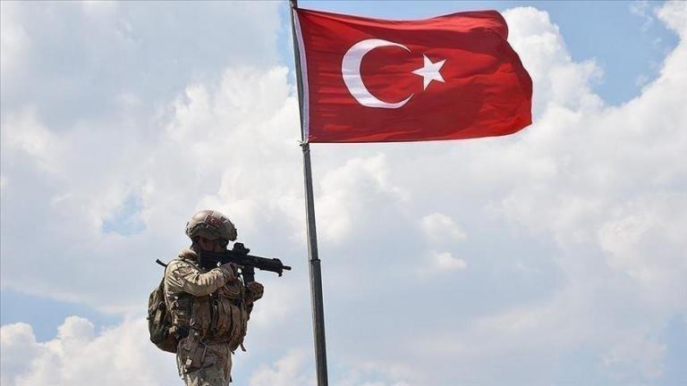 turkish flag soldier