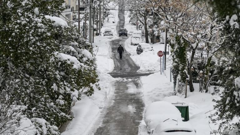 Σύσκεψη στην Πολιτική Προστασία με τους ιδιοκτήτες μηχανημάτων - Τι θα γίνει σε περίπτωση βαριάς χιονόπτωσης στην Αττική