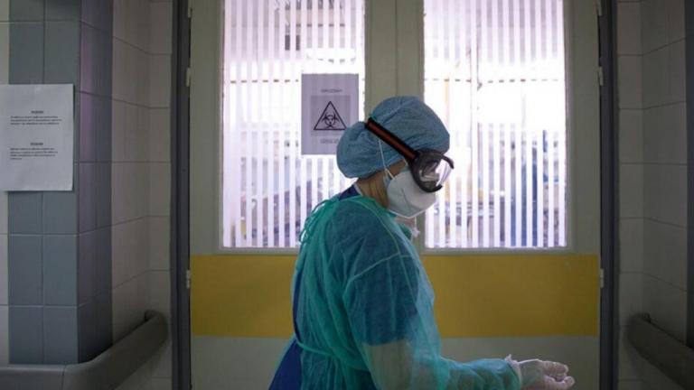Εκτόξευση των κρουσμάτων κορονοϊού: 57 θάνατοι, 70 διασωληνωμένοι - Τρεις νέοι θάνατοι από γρίπη