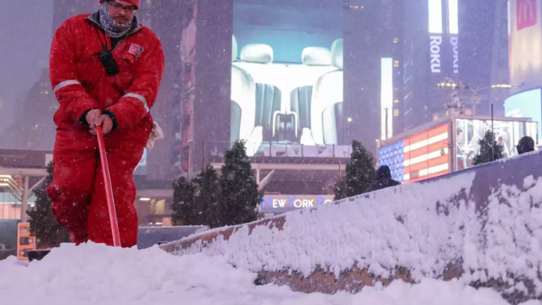 «Θάφτηκε» στα χιόνια η Νέα Υόρκη - Σαρώνεται από κύμα αρκτικού ψύχους