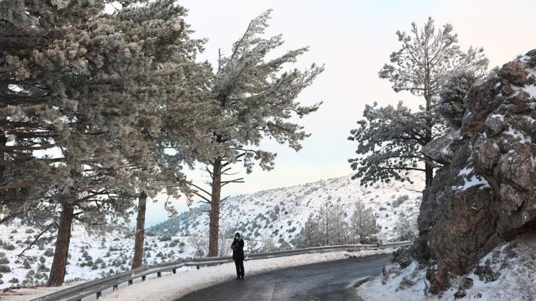 Χιόνια στη Βόρεια Ελλάδα: Σταδιακή ύφεση των φαινομένων από το απόγευμα — Πως θα εξελιχθεί ο καιρός