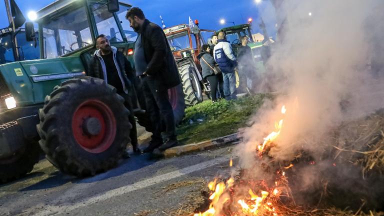 Κλιμακώνουν τις κινητοποιήσεις οι αγρότες