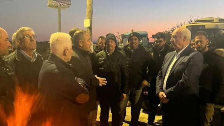 Στα μπλόκα των αγροτών της Θεσσαλίας ο Β. Μεϊμαράκης