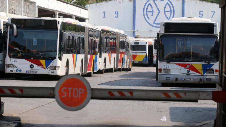 Θεσσαλονίκη: Λεωφορείο έπεσε πάνω σε παρκαρισμένα αυτοκίνητα