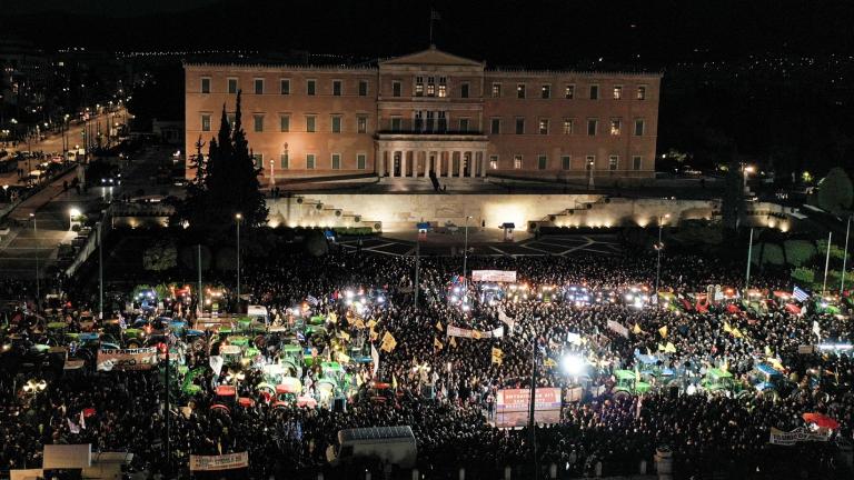 Ολοκληρώθηκε το μεγάλο αγροτικό συλλαλητήριο στο Σύνταγμα — «Ραντεβού» στα μπλόκα δίνουν οι αγρότες