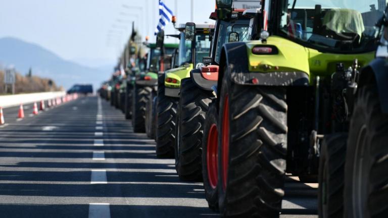 Αγρότες σήκωσαν τις μπάρες των διοδίων στη γέφυρα Ρίου - Αντιρρίου