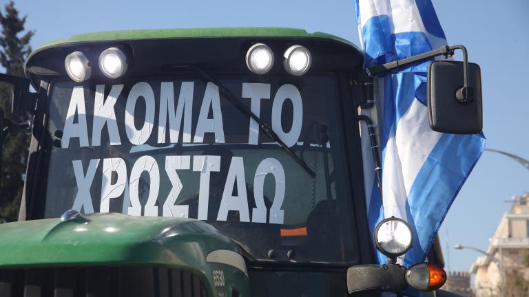 Σε πολύωρο αποκλεισμό επί της Εθνικής Οδού Νέων Μουδανίων- Θεσσαλονίκης προχωρούν oi αγρότες 