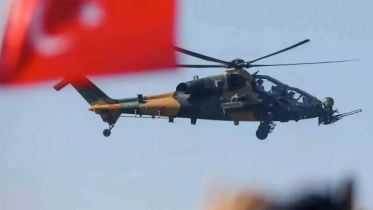 Τουρκικό πολεμικό ελικόπτερο έκανε 3 παραβιάσεις του FIR Αθηνών στο Αιγαίο