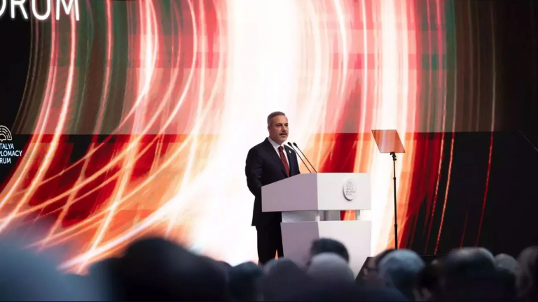 Ο υπουργός Εξωτερικών της Τουρκίας, Χακάν Φιντάν στη Σαουδική Αραβία. 