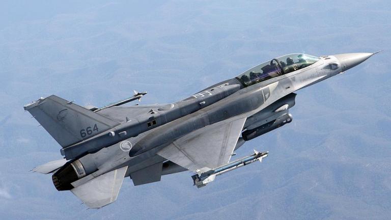 Κάτω από δύσκολες καιρικές συνθήκες έγινε η διάσωση του πιλότου του F-16 που έπεσε στην νησίδα Ψαθούρα