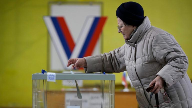 Ρωσία: Οκτώ μέρες κράτησης σε γυναίκα που έγραψε «Όχι στον πόλεμο» σε ψηφοδέλτιο!