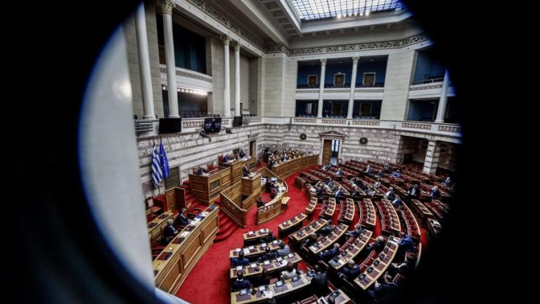 Πρόταση δυσπιστίας: Σε λίγη ώρα η εισήγηση Ανδρουλάκη στη Βουλή 