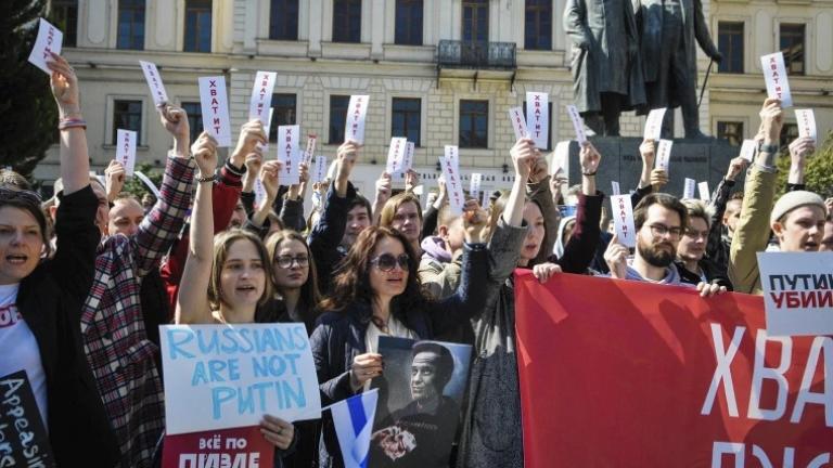 «Μεσημέρι κατά του Πούτιν»: Διαμαρτυρία από αντικυβερνητικούς ψηφοφόρους στη Ρωσία