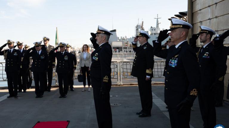 Παράδοση καθηκόντων διοικητού στην επιχείρηση “IRINI” της ΕΕ από τον Έλληνα στον Ιταλό ναυάρχους 