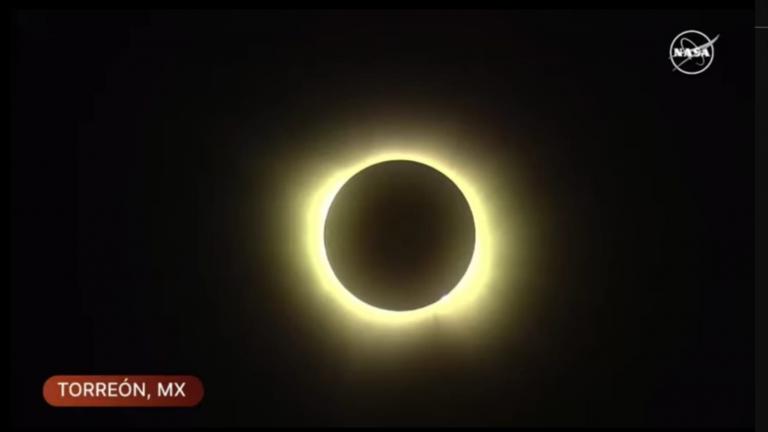 Η Σελήνη κάλυψε τον Ήλιο: Εντυπωσιακή εικόνα από τη NASA