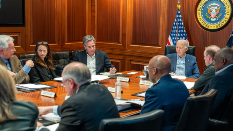 Ο πρόεδρος Μπάιντεν διαβεβαιώνει το Ισραήλ για την «ακλόνητη» υποστήριξη των ΗΠΑ εν μέσω επίθεσης του Ιράν