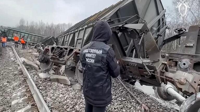 Ρωσία: Τουλάχιστον οκτώ νεκροί από σύγκρουση επιβατικής αμαξοστοιχίας με λεωφορείο