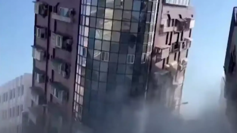 Σεισμός - μαμούθ στην Ταϊβάν: Σκηνές αποκάλυψης με καταρρεύσεις κτηρίων και νεκρούς