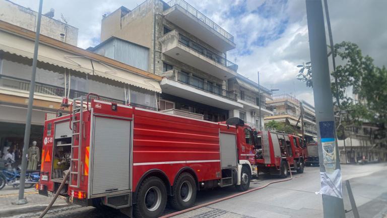 Θεσσαλονίκη: Μεγάλη φωτιά σε πολυκατοικία