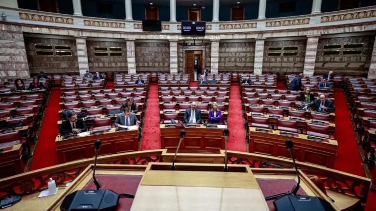 Βουλή: Κατατέθηκε η τροπολογία της Νέας Αριστεράς για τη νομική αναγνώριση του όρου γυναικοκτονία	