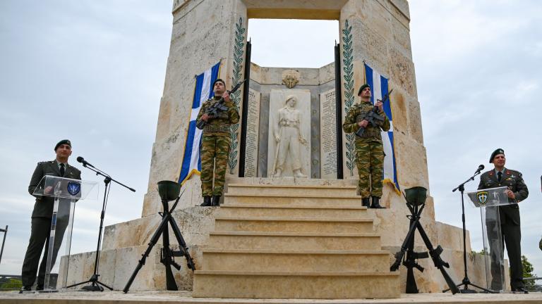 Παρουσία του Α/ΓΕΕΘΑ Στρατηγού Δ.Χούπη το ετήσιο Μνημόσυνο πεσόντων υπέρ Πατρίδος Ιερολοχιτών και Καταδρομέων στο Καβούρι Αττικής