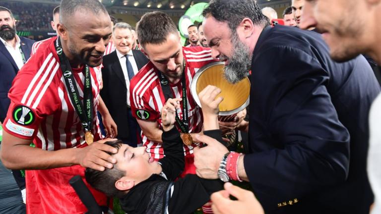 Conference League: «Είμαστε αντίπαλοι για 90 λεπτά, αλλά φίλοι για μία ζωή» - Μάθημα ζωής από τον μικρό Γιαννάκη