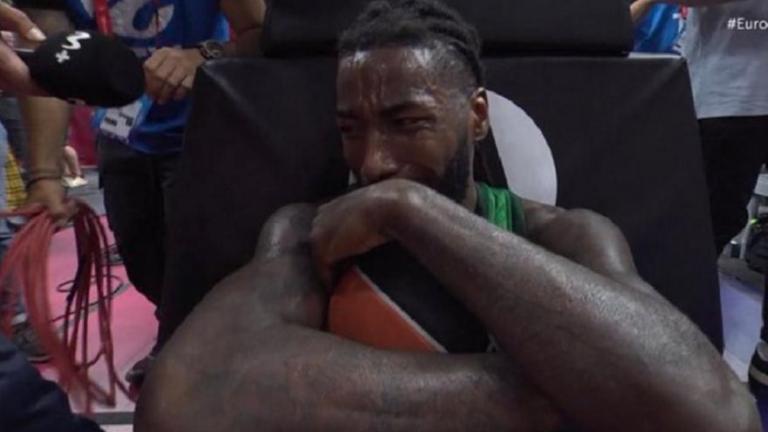 Παναθηναϊκός: Συγκλονιστικές εικόνες με κλάματα από Λεσόρ και Παπαπέτρου (ΒΙΝΤΕΟ)