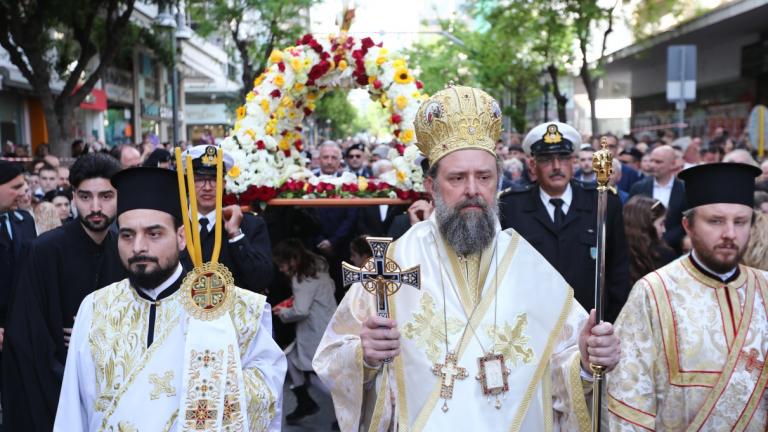 Μεγάλη Παρασκευή - Η κορύφωση του Θείου Δράματος: Σε κλίμα κατάνυξης και συγκίνησης η περιφορά των επιταφίων 