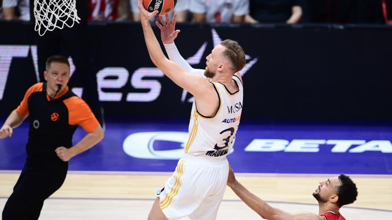 Μετά από ένα κάκιστο πρώτο ημίχρονο, όπου βρέθηκε πίσω ακόμα και με 25 πόντους, ο Ολυμπιακός αντέδρασε στην επανάληψη κόντρα στη Ρεάλ, ωστόσο στο φινάλε πλήρωσε λάθη και αστοχία χάνοντας με 87-76