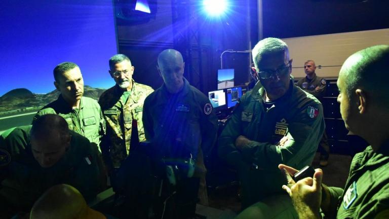 Ελληνοϊταλική αεροπορική συνεργασία – Ο Ιταλός Διοικητής Αεροπορικής Εκπαιδεύσεως επισκέφθηκε την 120 ΠΕΑ στην Καλαμάτα