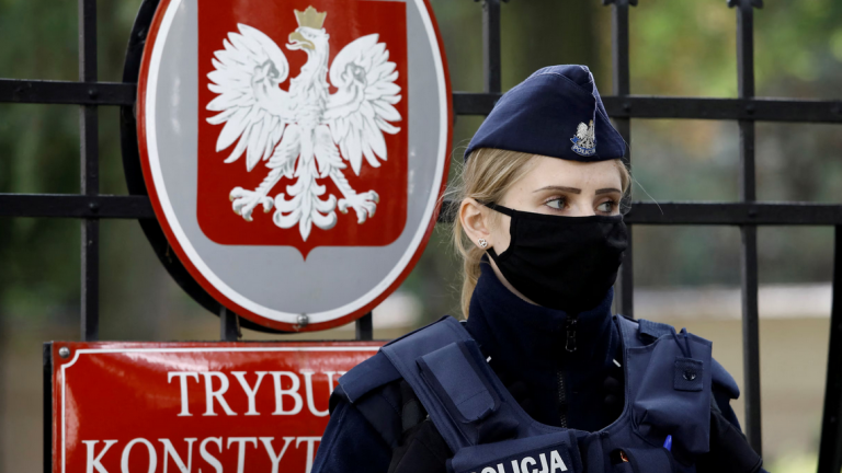 Πολωνία: Εντοπίστηκαν «κοριοί» στην αίθουσα που θα συνεδριάσει το υπουργικό συμβούλιο