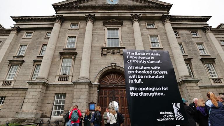 Ιρλανδία: Το Trinity College του Δουβλίνου συμφώνησε να διακόψει συνεργασία με ισραηλινές εταιρείες μετά τις διαμαρτυρίες φοιτητών