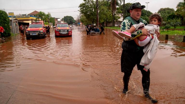 Φονικές πλημμύρες στη Βραζιλία: Τουλάχιστον 78 νεκροί και 105 αγνοούμενοι