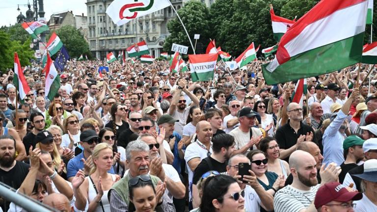 Ουγγαρία: Μεγάλη διαδήλωση κατά του Βίκτορ Όρμπαν λίγες εβδομάδες πριν τις ευρωεκλογές