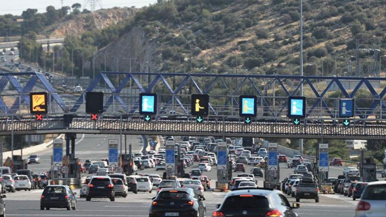 Πάσχα: Σε εξέλιξη η μεγάλη έξοδος των εκδρομέων — Ουρές σε λιμάνια και οδικά δίκτυα, αυξημένη κίνηση στα ΚΤΕΛ