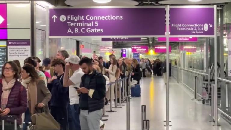 Βρετανία: Ταλαιπωρία για χιλιάδες επιβάτες στα αεροδρόμια – Εκτός λειτουργίας το σύστημα πληροφορικής