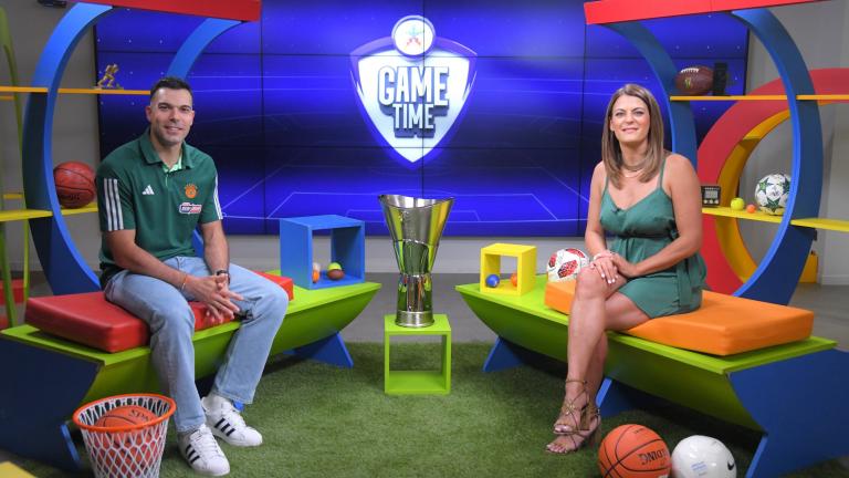 Ο Κώστας Σλούκας με το τρόπαιο της Euroleague στο ΟΠΑΠ GAME TIME