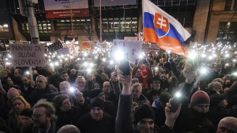 Σλοβακία: Κλίμα ακραίας πόλωσης και απειλές κατά πολιτικών — Στην εντατική παραμένει ο Φίτσο