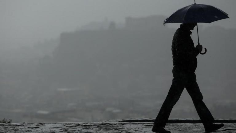 Ο καιρός το Πάσχα: Ανάσταση με... ομπρέλες