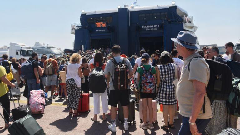 Αγίου Πνεύματος: Κορυφώνεται η έξοδος των εκδρομέων – Αυξημένη κίνηση σε λιμάνια και οδικά δίκτυα