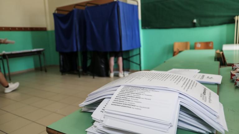 Ευρωεκλογές 2024: Στο 32,9% η συμμετοχή έως τις 17:30, κλείνουν οι κάλπες στις 19:00