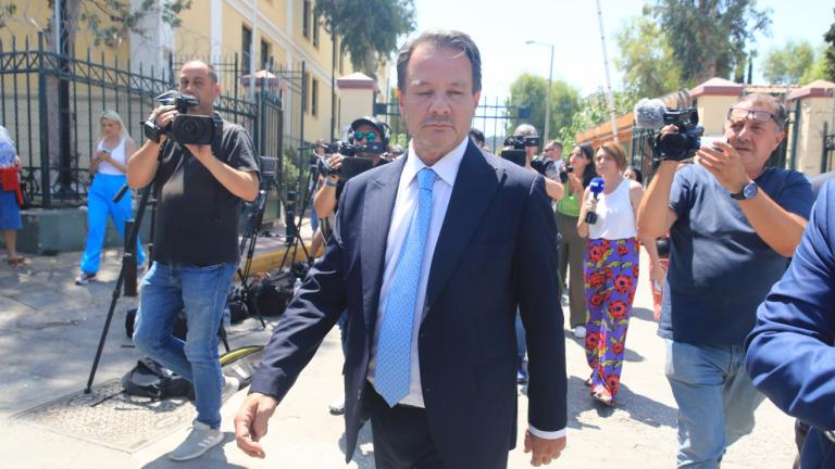 Ελεύθερος με περιοριστικούς όρους ο γνωστός ποινικολόγος μετά την απολογία του