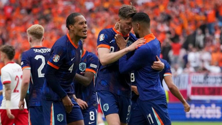 Πολωνία-Ολλανδία 1-2: Με λυτρωτή Βέγκχορστ οι «οράνιε»