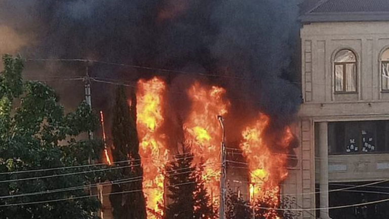 Ρωσία: Τουλάχιστον 7 νεκροί και 12 τραυματίες από πολλαπλή τρομοκρατική επίθεση στο Νταγκεστάν 