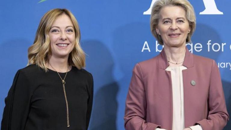 Politico: Η Φον ντερ Λάιεν καθυστερεί έκθεση για την ελευθερία του Τύπου στην Ιταλία 