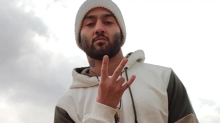 Ιράν: Το ανώτατο δικαστήριο ανέτρεψε τη θανατική ποινή που είχε επιβληθεί ράπερ Τουμάζ Σαλεχί