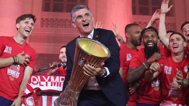 Σε μία εβδομάδα ακριβώς, στις 8 Ιουλίου, είναι προγραμματισμένη η πρώτη συγκέντρωση του Ολυμπιακού ενόψει της επόμενης σεζόν και λίγες ημέρες αργότερα η αποστολή θα αναχωρήσει για την Ολλανδία, όπου και θα παραμείνει μέχρι το τέλος του μήνα (27/7). Ο Χοσέ Λουίς Μεντιλίμπαρ δεν έχει κρύψει, σε επικοινωνία που είχε με ανθρώπους του συλλόγου, πως θα ήθελε το 70%-80% του ρόστερ να είναι στο Ρότερνταμ, ώστε να μπορέσει να δουλέψει με το μεγαλύτερο μέρος των παικτών που θα έχει στη διάθεσή του τη νέα αγωνιστική π